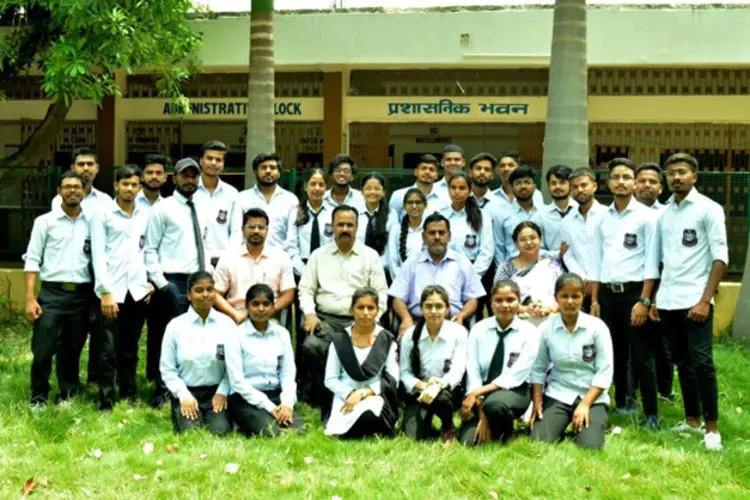Students of the Department of Political Science with Principal Dr. Nilmani Mukherjee, Professor-in-Charge Dr. Subhash Kumar, and faculty members of the Department.